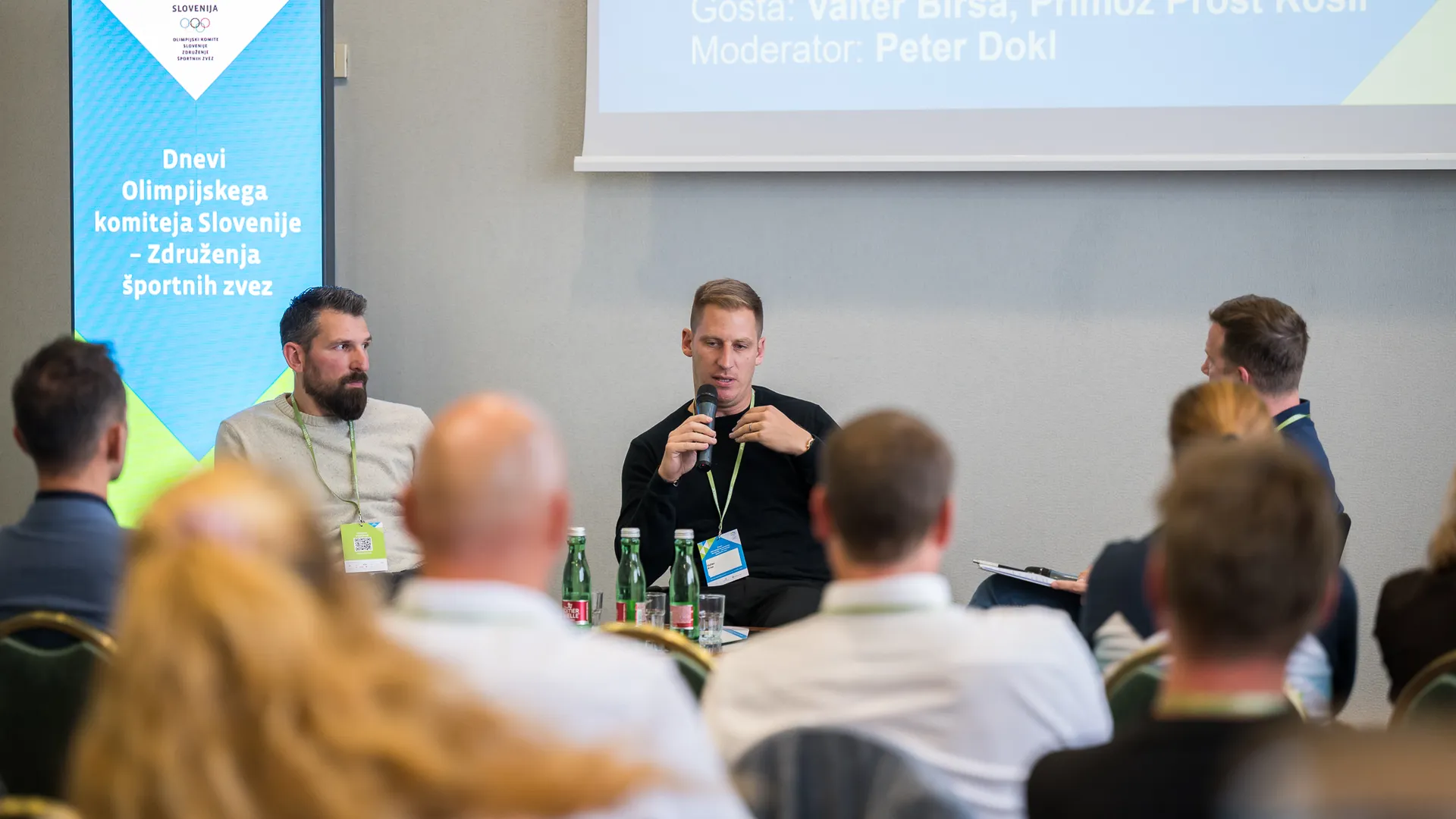 Gosta: Valter Birsa, Primož Prošt Košir, Moderator: Peter Dokl, na dogodku z napisom "Dnevi Olimpijskega komiteja Slovenije - Združenja športnih zvez".
