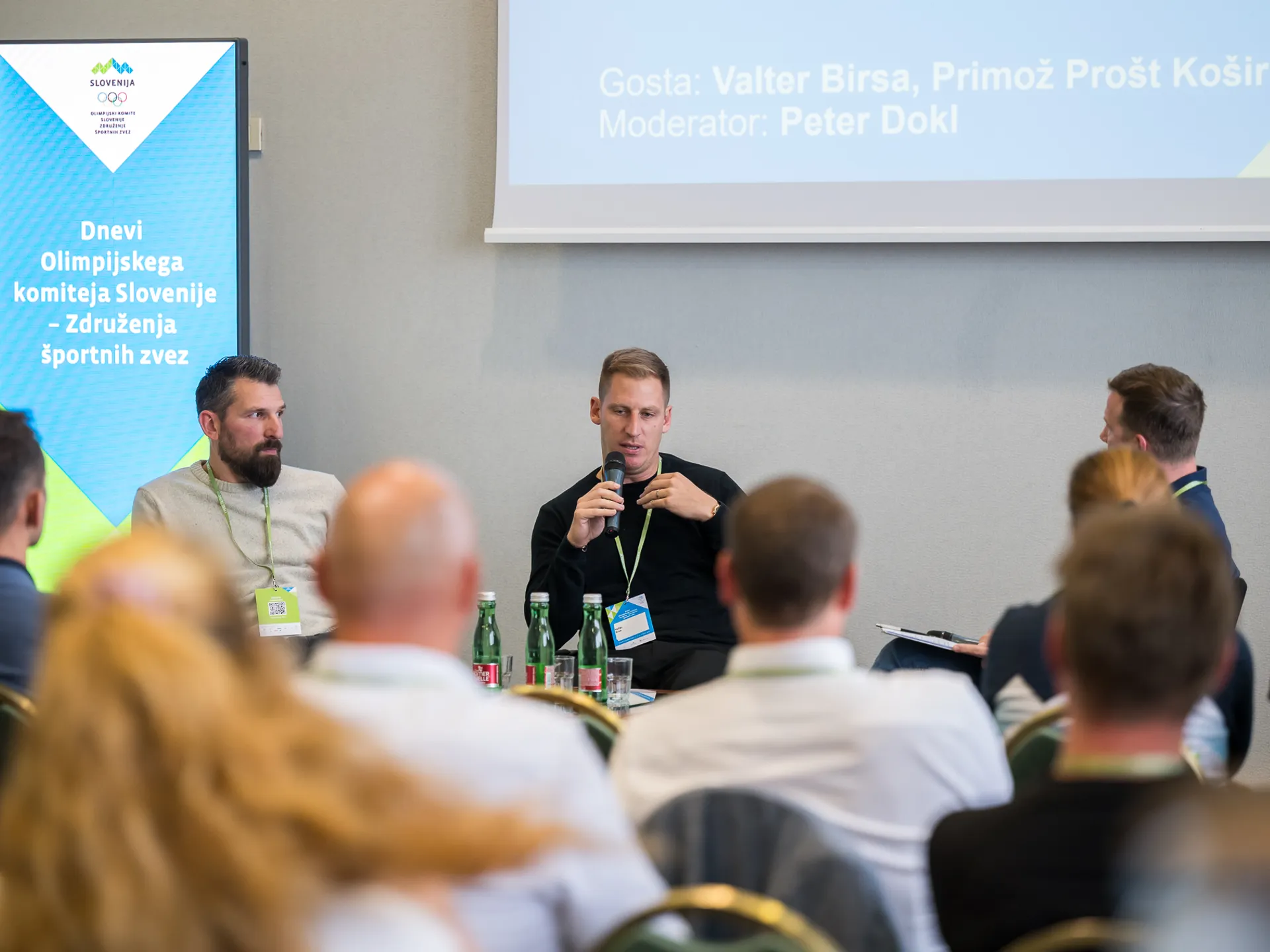 Gosta: Valter Birsa, Primož Prošt Košir, Moderator: Peter Dokl, na dogodku z napisom "Dnevi Olimpijskega komiteja Slovenije - Združenja športnih zvez".