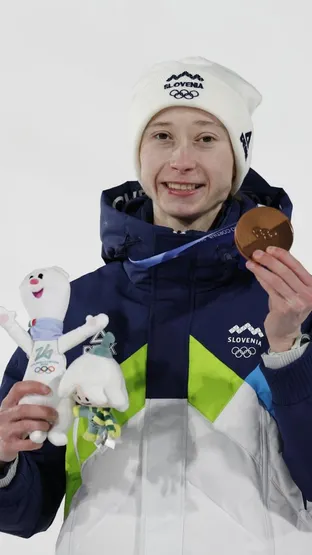Nika Prevc do bronaste medalje na veliki skakalnici na ZOI Milano Cortina 2026
