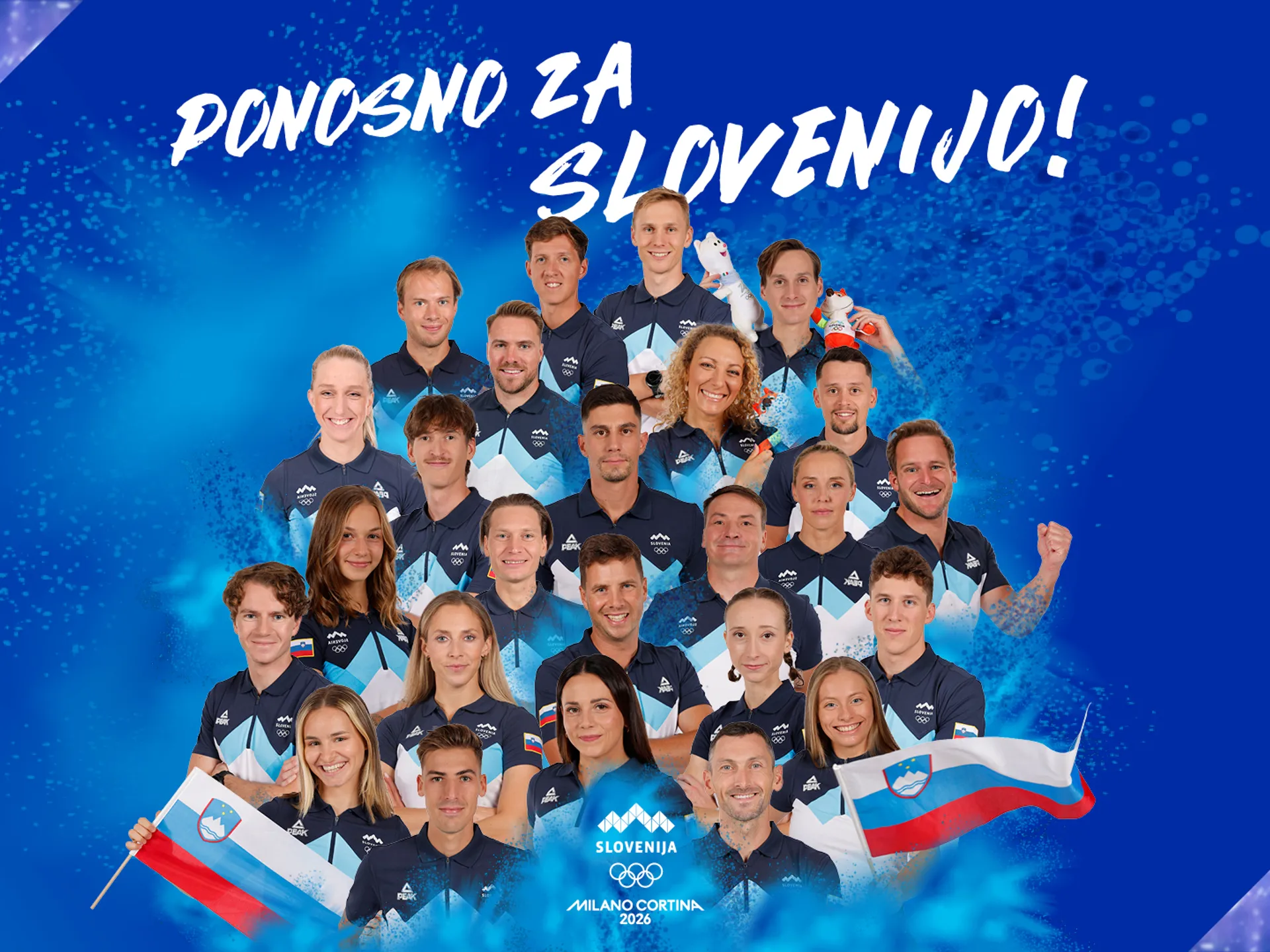 Ponosno za Slovenijo! Skupinska slika športnikov v modrih majicah, nekateri držijo slovensko zastavo.