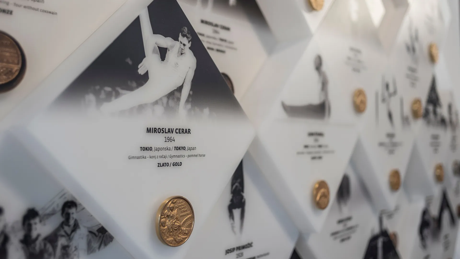 MIROSLAV CERAR 1964 TOKIO, Japonska Gimnastika - konj z ročaji ZLATO / GOLD.