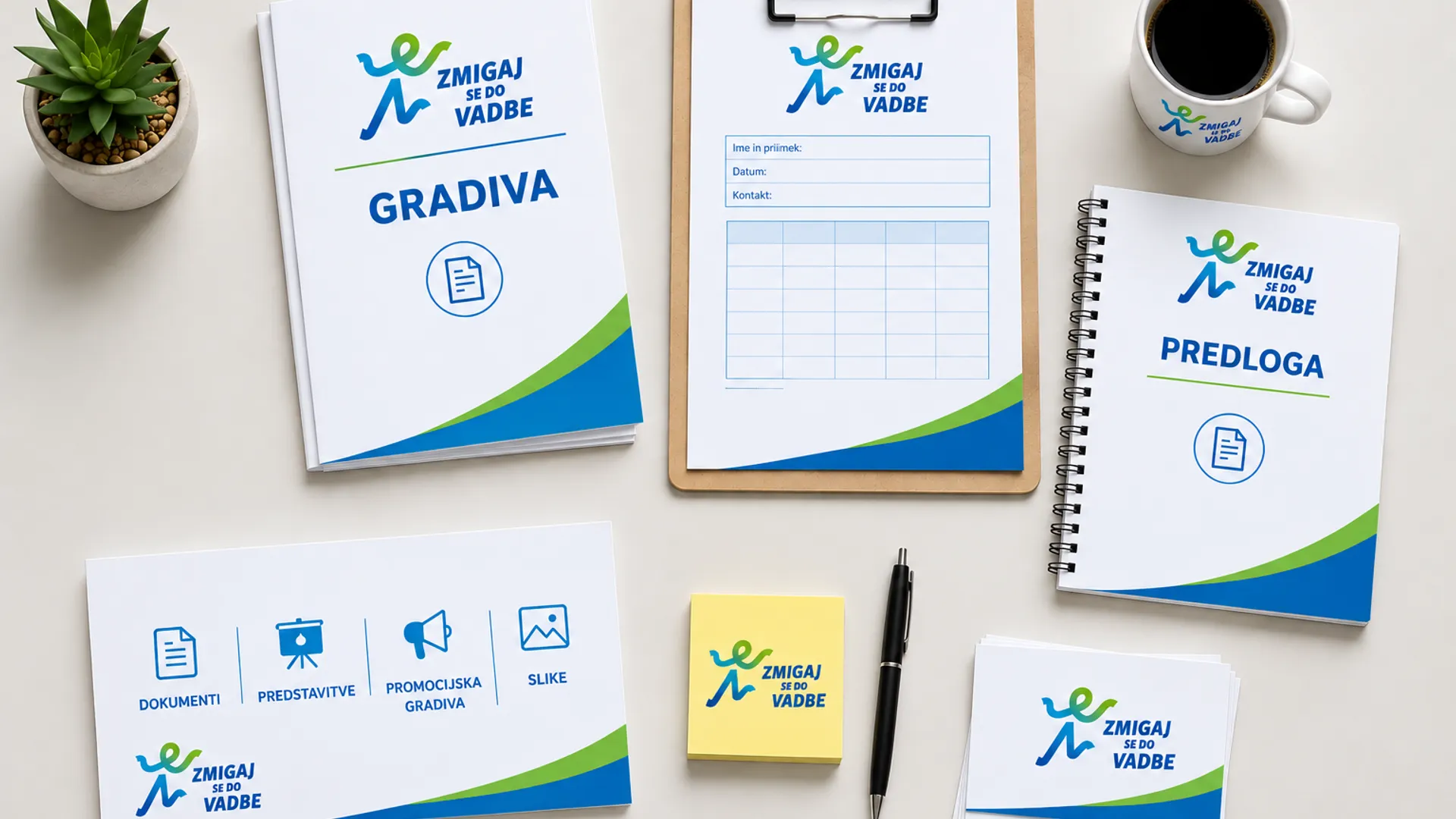 Gradiva z napisi "ZMIGAJ SE DO VADBE", "GRADIVA", "PREDLOGA" in različni pisarniški materiali ter rastlina v lončku.