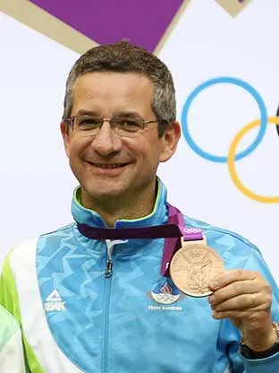 Rajmond Debevec s svojo bronastno kolajno, London 2012