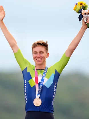 Tadej Pogačar s svojo bronasto kolajno